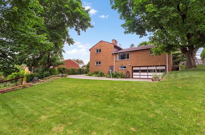 127 Wetzel Rd, Glenshaw, PA 15116
