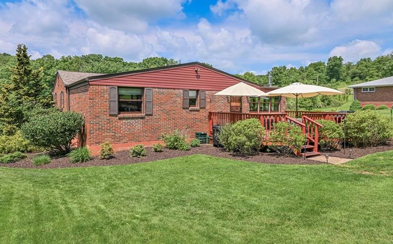 24 Betty Ln, Gibsonia, PA 15044