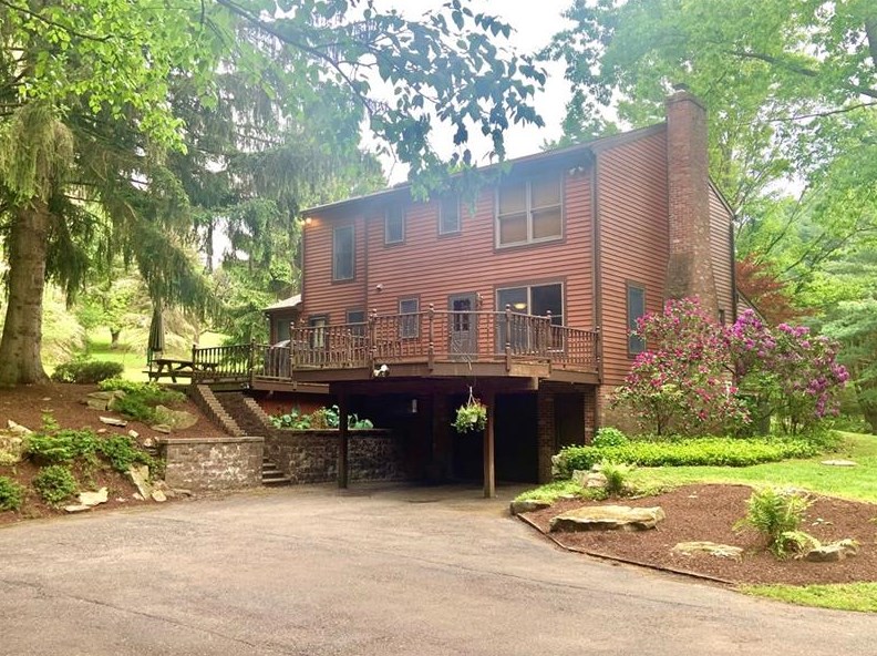 150 High Meadow Dr, Butler, PA 16002-3976