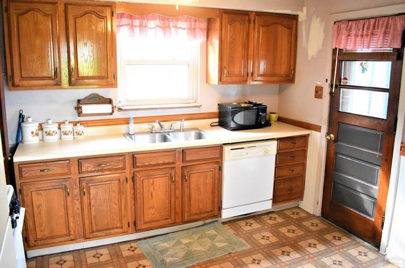 1406 Elmwood St, McKeesport, PA 15133