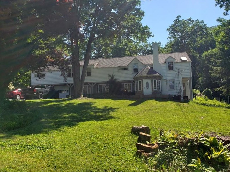2906 Old Plank Rd, New Castle, PA 16105
