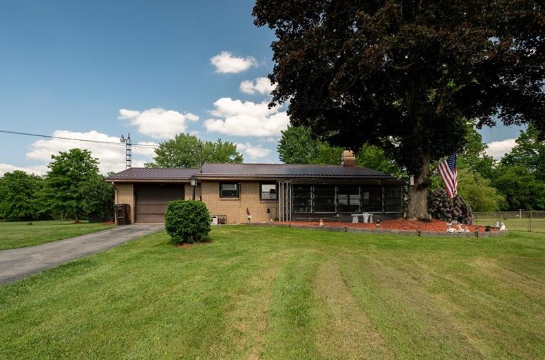 14 Pleasant View Dr, Transfer, PA 16154