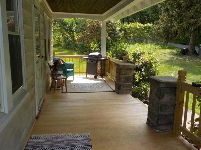 111 Pfaff Rd, Baden, PA 15005-2319