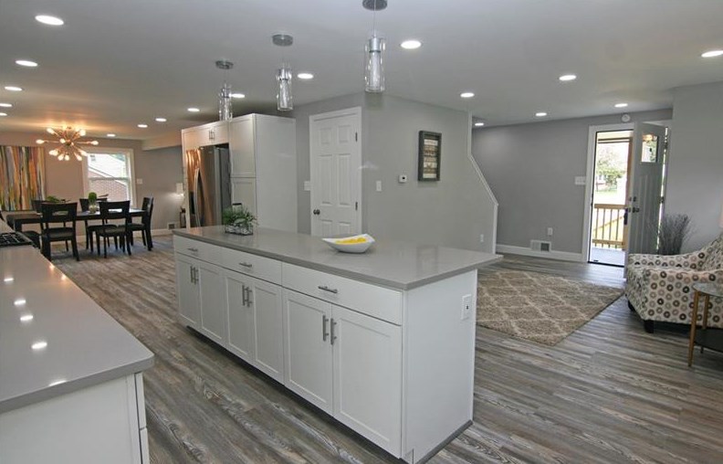 2559 Lightwood Ave, Bethel Park PA  15102-2050 exterior