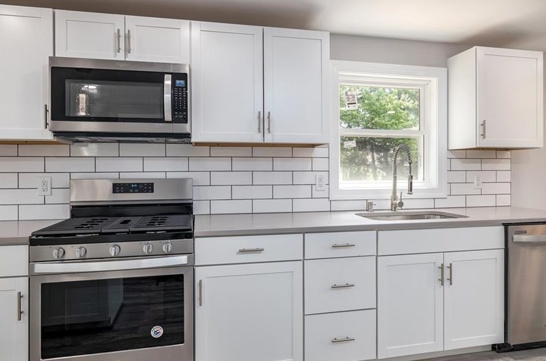 2559 Lightwood Ave, Bethel Park PA  15102-2050 exterior