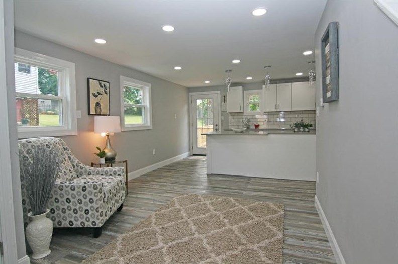 2559 Lightwood Ave, Bethel Park PA  15102-2050 exterior