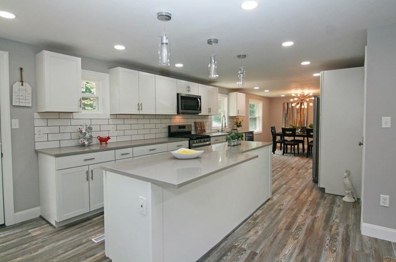 2559 Lightwood Ave, Bethel Park PA  15102-2050 exterior