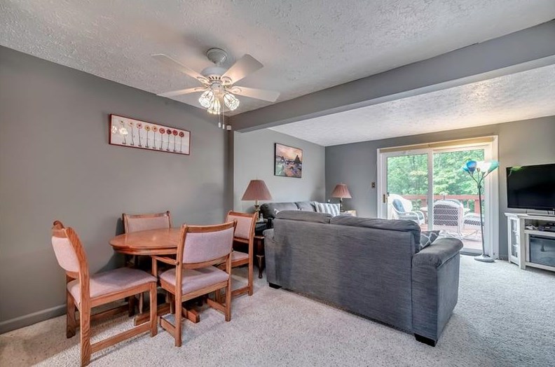902 Bayberry Ln North, Imperial, PA 15126