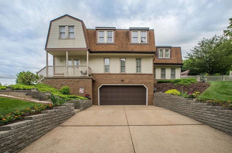 2871 Abbey Ln, Library, PA 15129