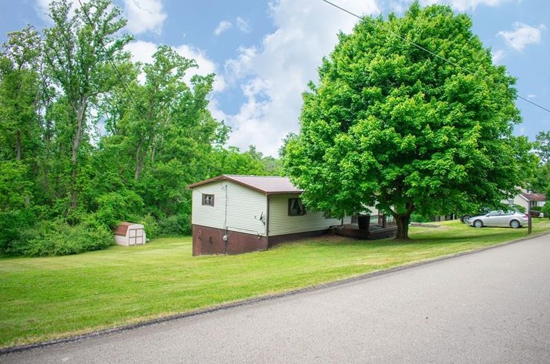 279 Bennington Rd, Hopwood, PA 15445