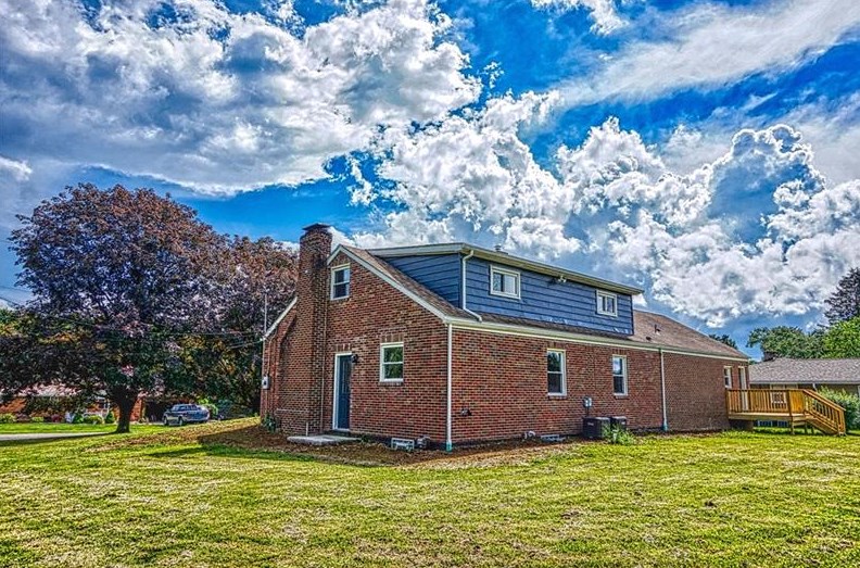 212 Middle Trl, Butler, PA 16002-7620
