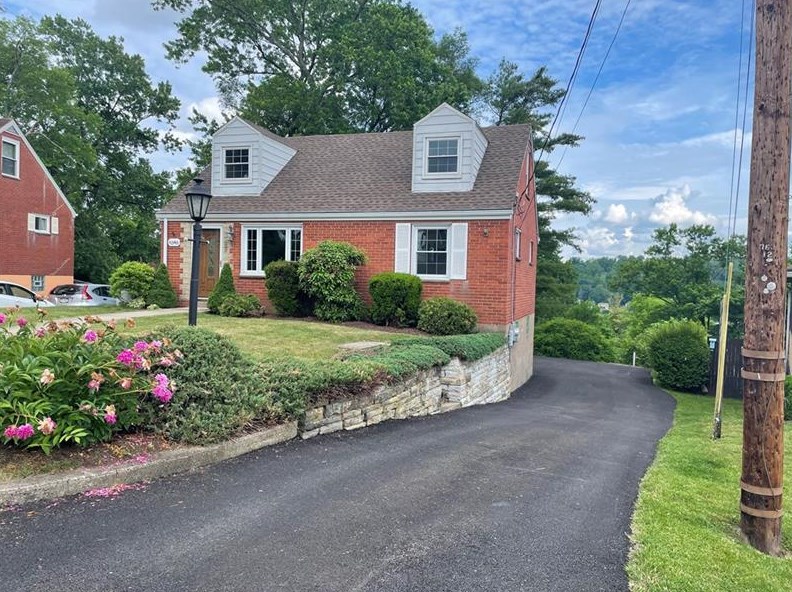 6348 Crestview Dr, Library, PA 15129