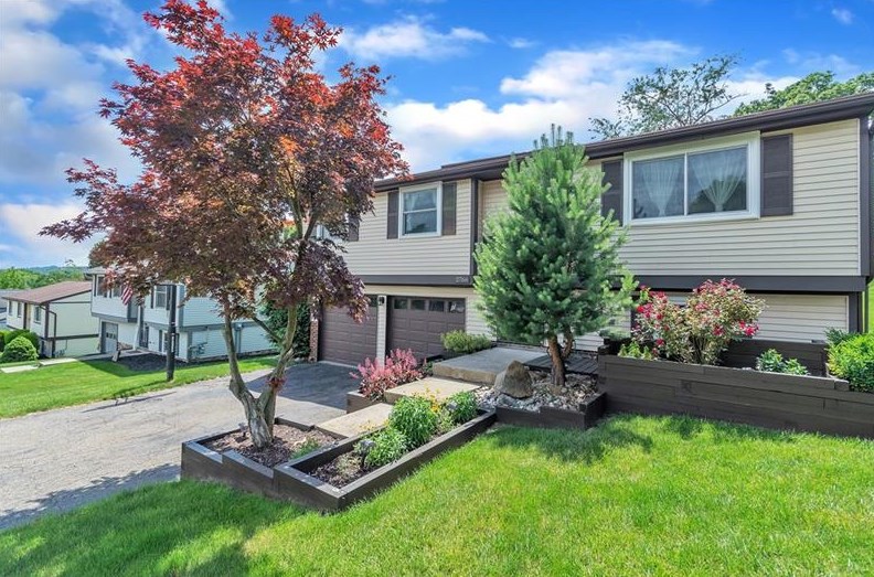 2766 Ravenwood Dr South, Bridgeville, PA 15017