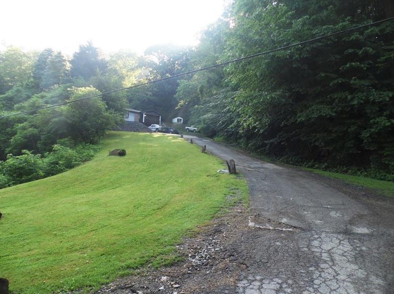 4706 W Smithfield St, McKeesport, PA 15135