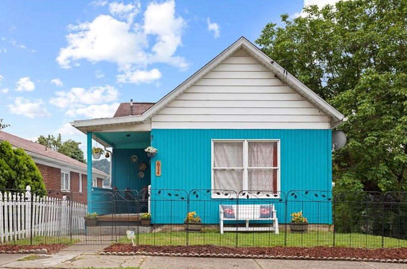 614 Walnut St, Springdale, PA 15144