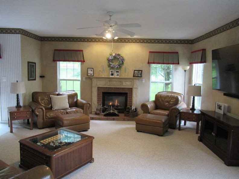 82 Parklane Dr, Canonsburg, PA 15317