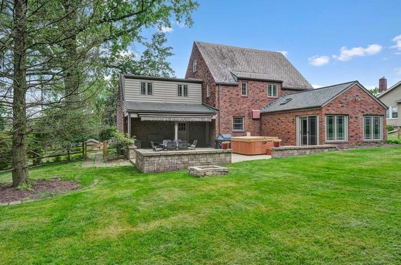 1932 Woodside Rd, Glenshaw, PA 15116