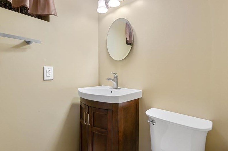 520 Lindsay Rd, Collier Township PA  15106-3710 exterior