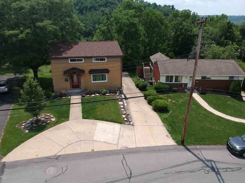 520 Lindsay Rd, Collier Township, PA 15106