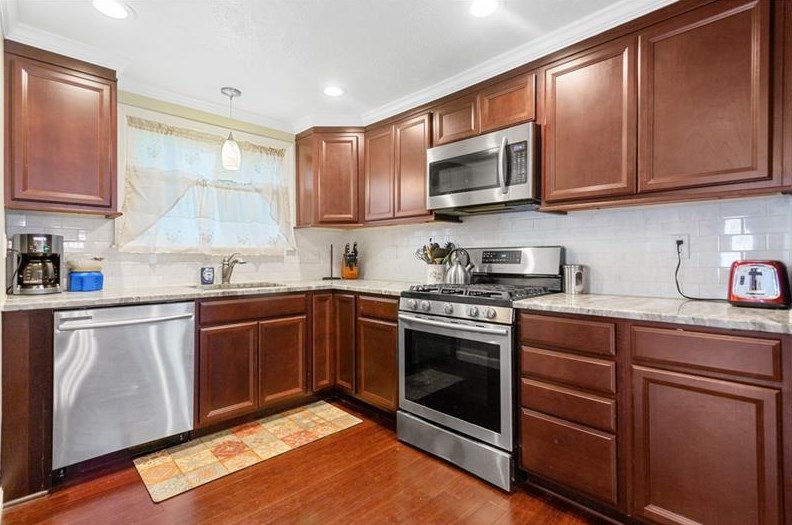 520 Lindsay Rd, Collier Township PA  15106-3710 exterior