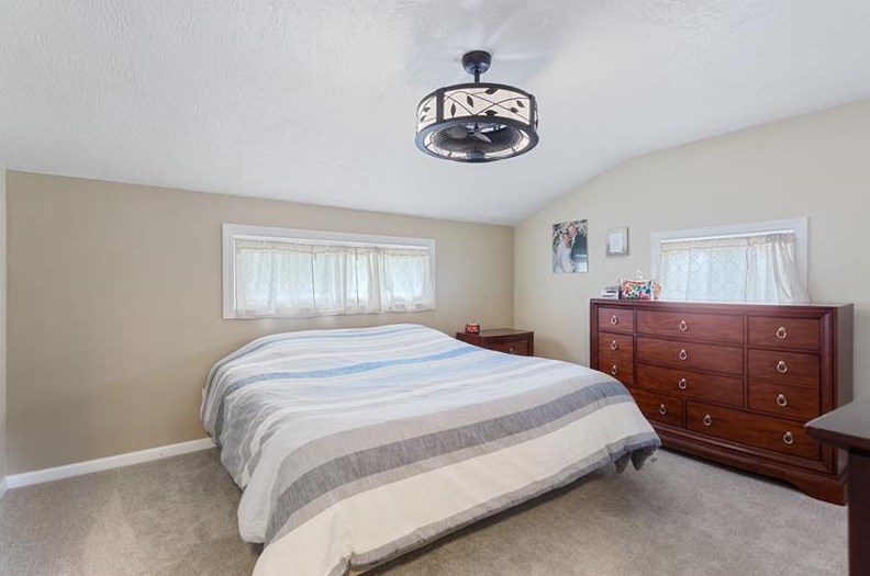 520 Lindsay Rd, Collier Township PA  15106-3710 exterior
