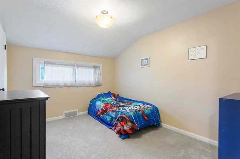 520 Lindsay Rd, Collier Township PA  15106-3710 exterior