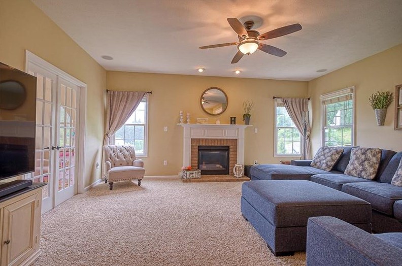 4110 Willow Creek Dr, Gibsonia, PA 15044