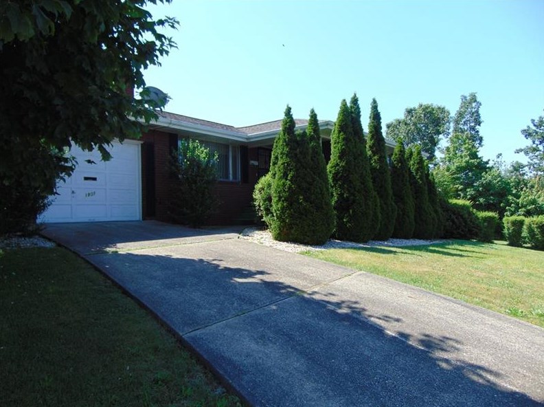 1801 S Pittsburgh St, South Connellsville, PA 15425