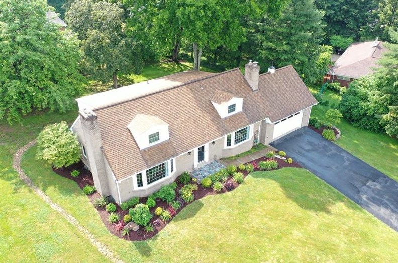 908 Country Club Dr, Greensburg, PA 15601-1202