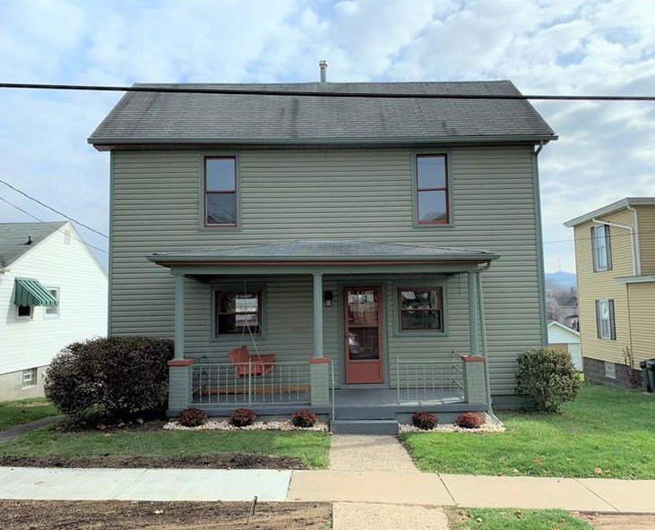 210 E Grant, Houston, PA 15342