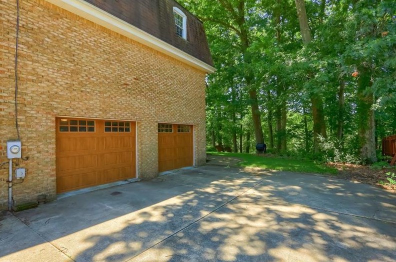 245 Lynn Ann Dr, New Kensington, PA 15068
