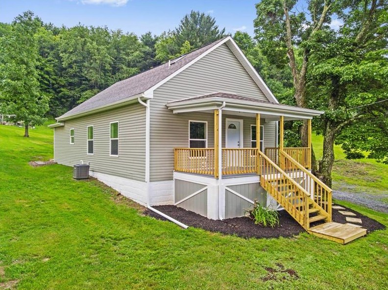 260 Margaret Ave, Evans City, PA 16033