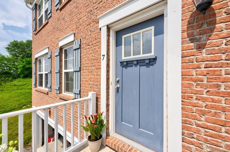 7 Puskar Ln, Canonsburg, PA 15317