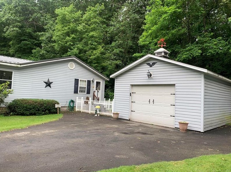 1088 Colflesh Rd, Listonburg, PA 15424