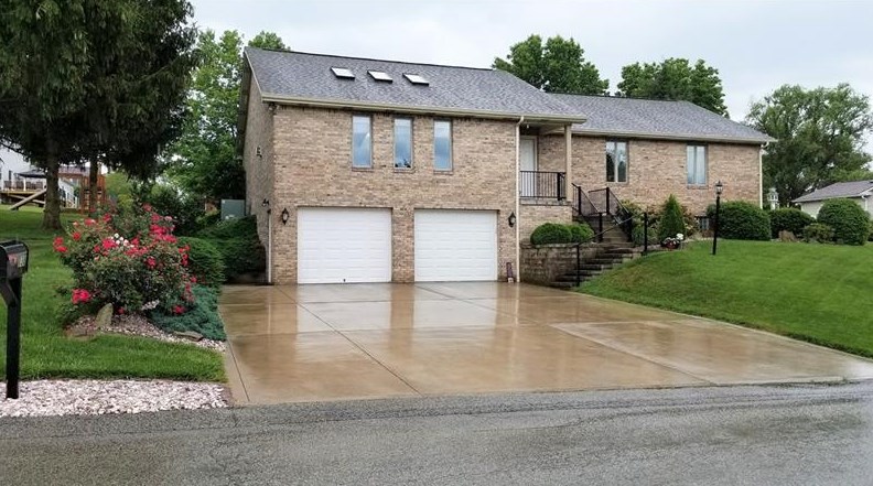 138 Chapel View Dr, Greensburg, PA 15601-1002