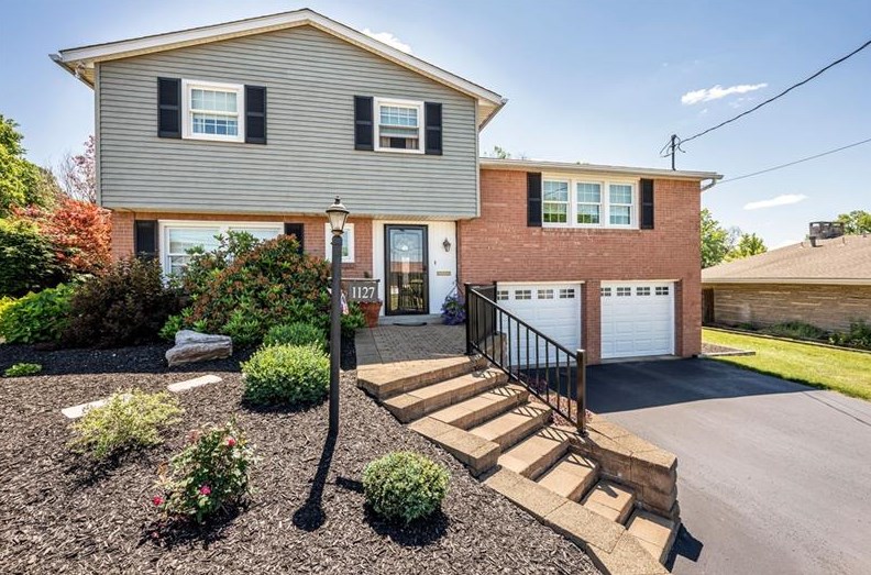 1127 Chapel Dr, Greensburg, PA 15601-5612