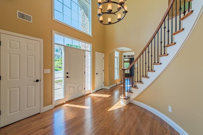 1828 Winchester Dr, Pittsburgh, PA 15241