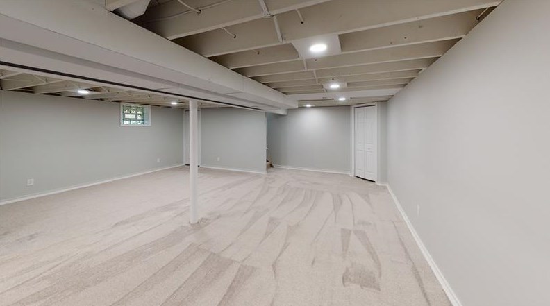 220 Pinewood Dr, Butler PA  16001-2717 exterior