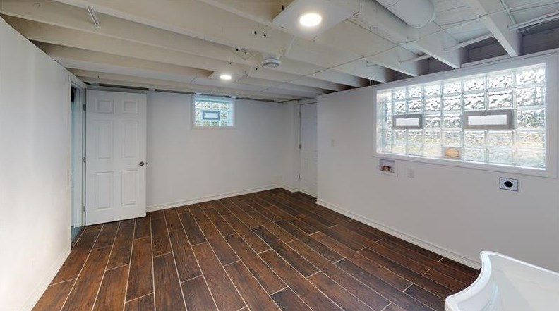 220 Pinewood Dr, Butler PA  16001-2717 exterior