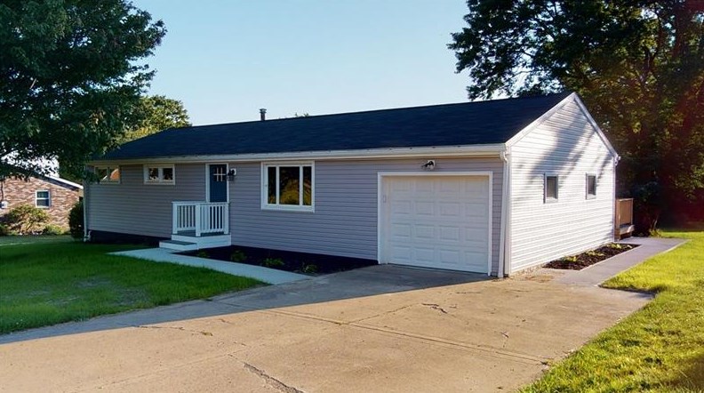 220 Pinewood Dr, Butler, PA 16001