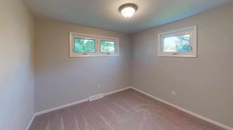 220 Pinewood Dr, Butler PA  16001-2717 exterior