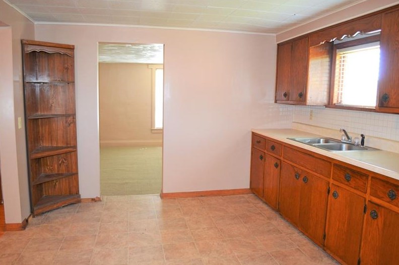 919 E Main St, Rural Valley, PA 16249