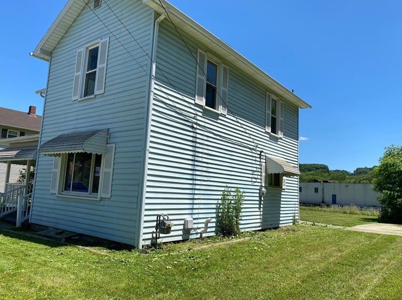 8 N Wayne St, New Castle, PA 16102