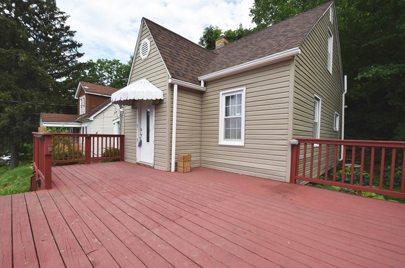 47 1/2 Forest Rd, Ambridge, PA 15003