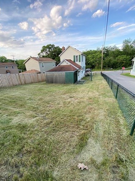 306 Poplar St, Tarentum, PA 15084-2343