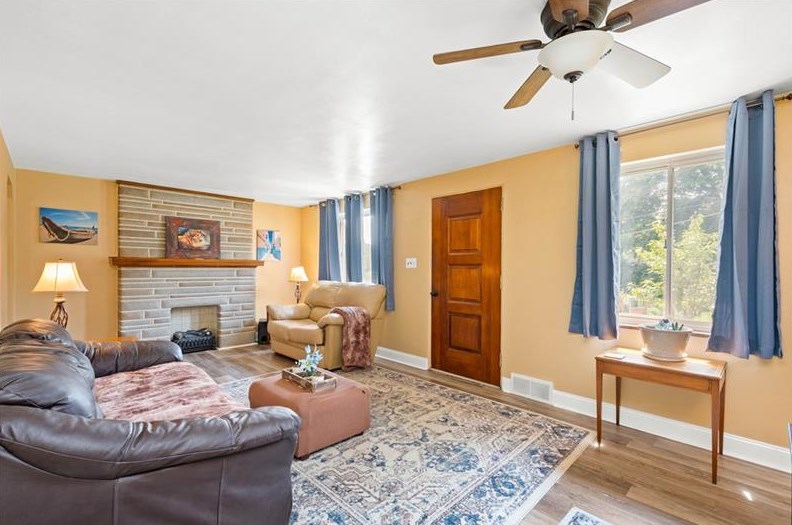 305 Sandy Dr, Glenshaw, PA 15116