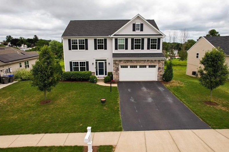 122 Leslie Farms Dr, Evans City, PA 16033