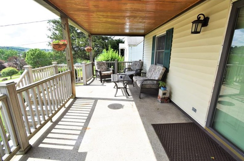 426 Franklin Farms Rd, Washington, PA 15301-5822