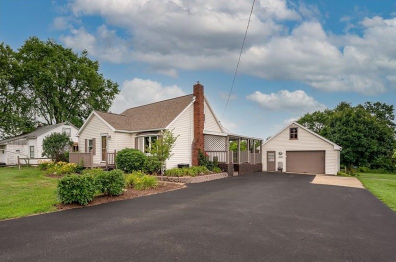 794 Mercer Rd, Butler, PA 16001-1192