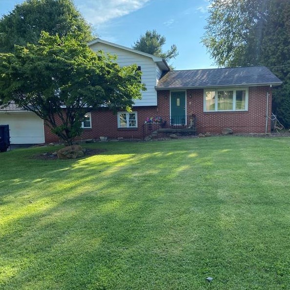 205 Randall Dr, New Castle, PA 16105
